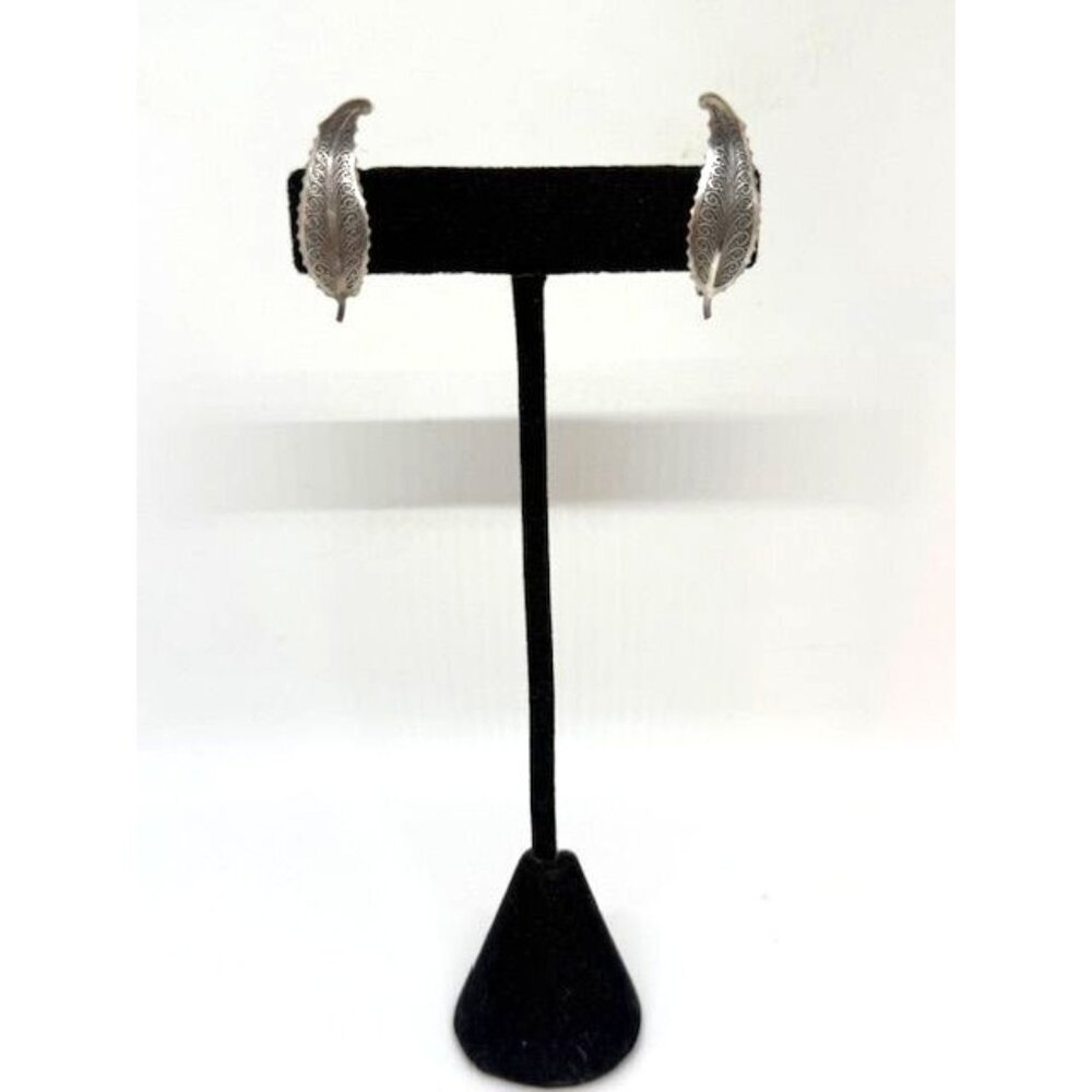 Vintage Beau Sterling Silver Etched Feather Screw Back Earrings